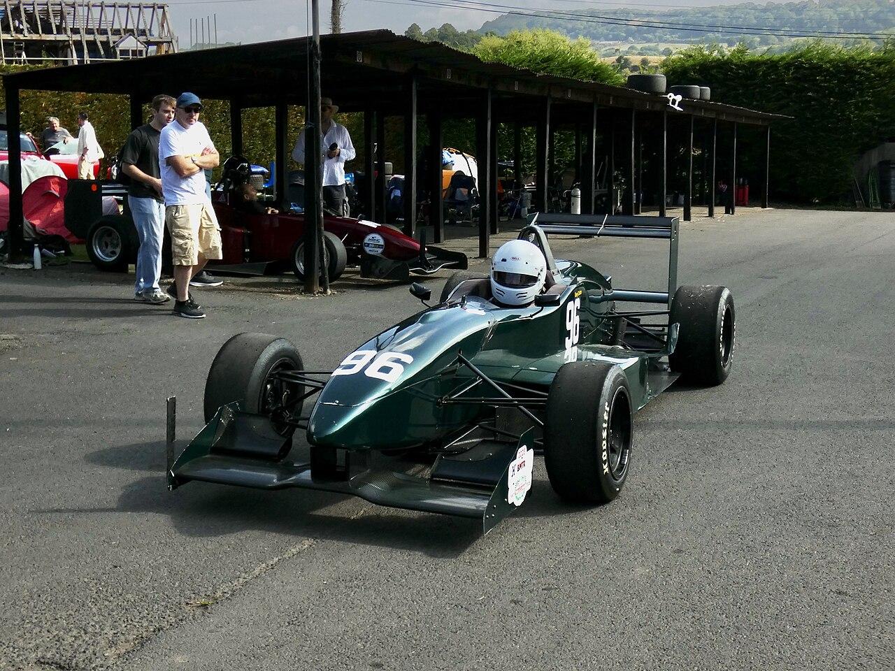 F1赛车技术流变:那些改变比赛的革新(青训人才视角)